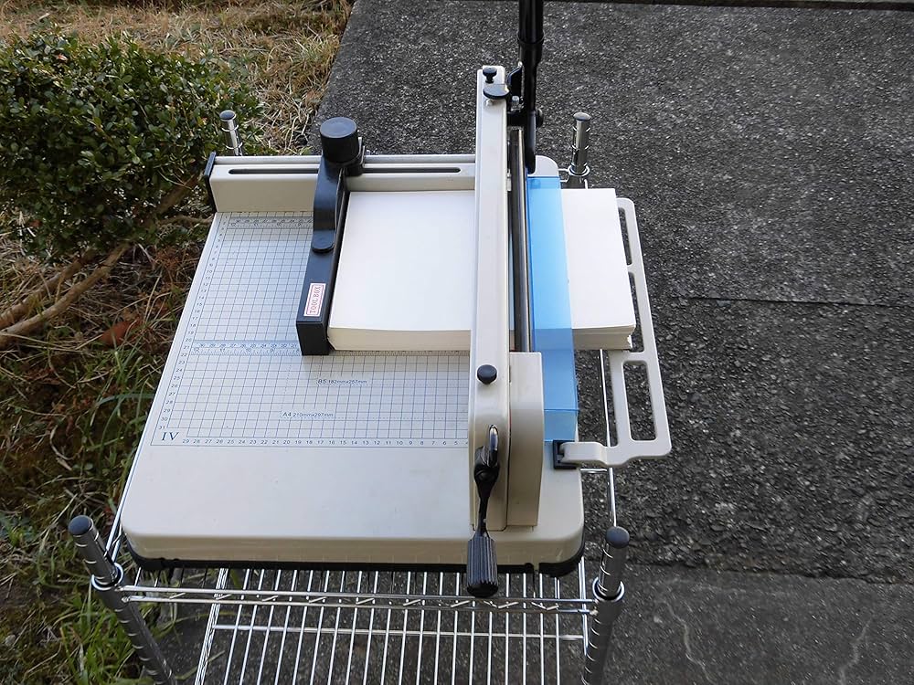 Amazon | 大型裁断機・ペーパーカッター 400枚まで裁断可能